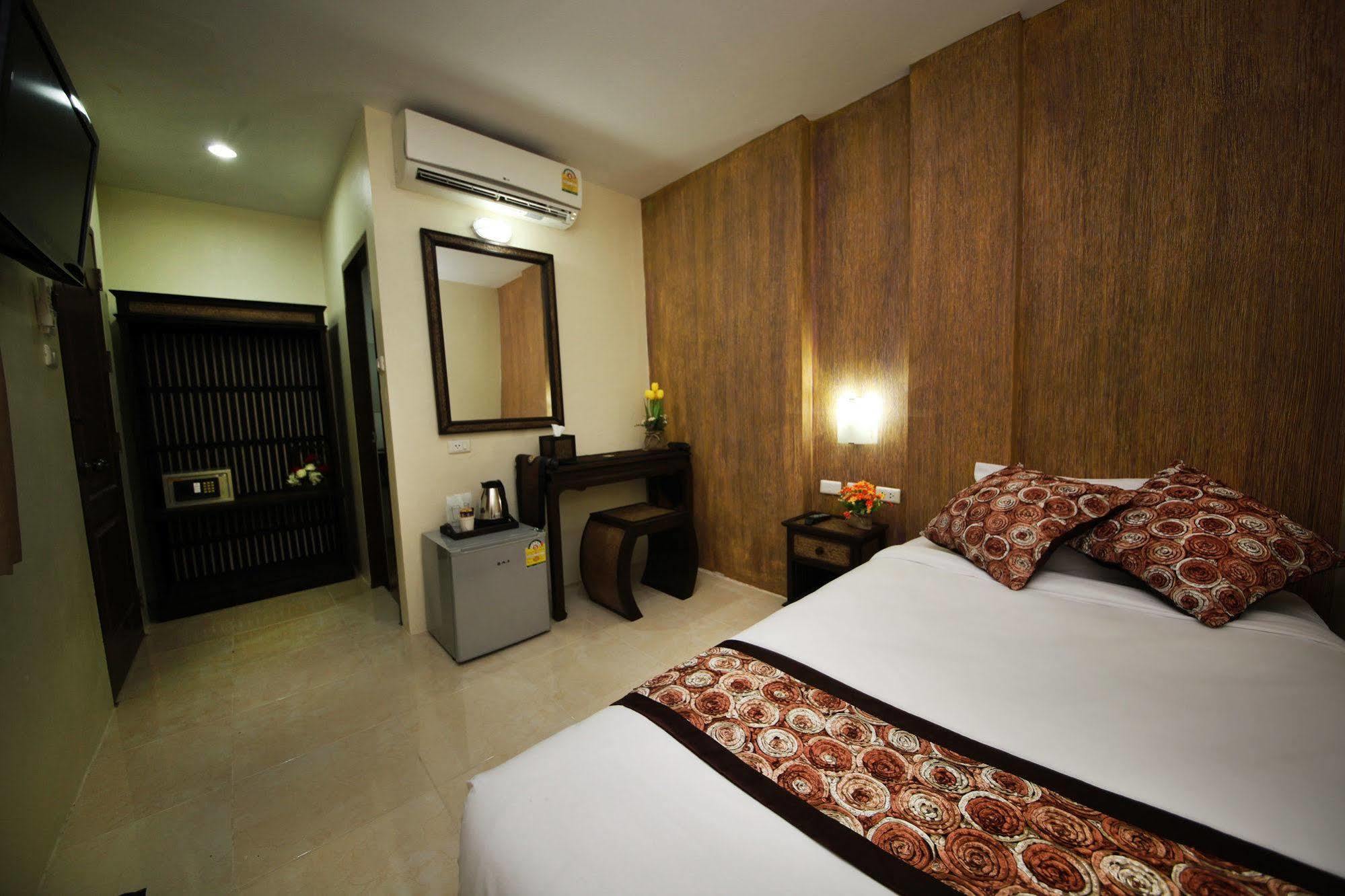 Oyo 75321 Gemma Patong Hotel Phuket Ngoại thất bức ảnh